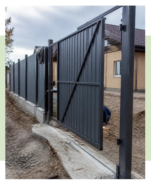 Профессиональная установка забора с воротами под ключ в Сыктывкаре